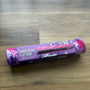 NEW Almost Famous Flat Iron with travel Pouch